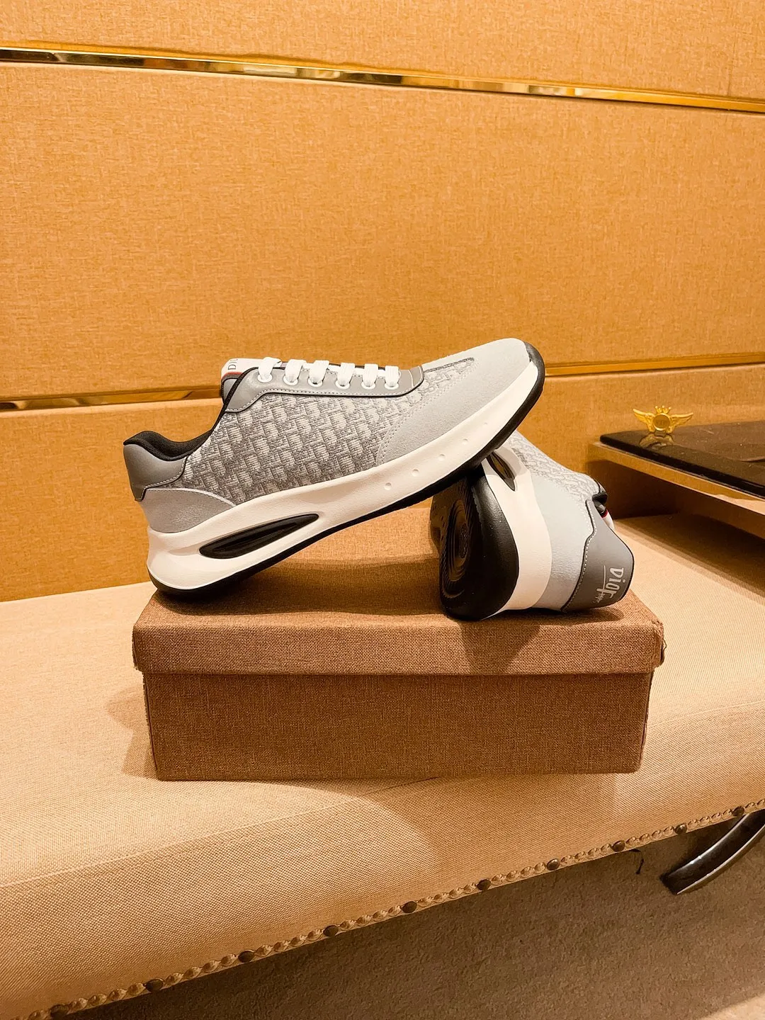 Men's shoes💰 440💰🔥 [Dior] Men's high-end brand of shoes official website 1:1 latest masterpiece: the upper is made of imported first-layer cowhide from Italy, comfortable and breathable lining ➕original non-slip and wear-resistant outsole🔥, making walking more convenient and comfortable! An exclusive new model, a stunning work, a beautiful 1:1 replica [color] compared to the official quality! Create a fashionable personality to set off your uniqueness! A must-have for trendy men! Classic 🔥Size: 39-44 Color: 🔥Multiple colors available